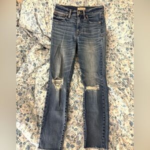 Madewell 9” High Riser Skinny Skinny Crop Destroy size 24